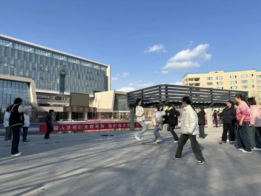 課外活動展風(fēng)采 爭先創(chuàng)優(yōu)促發(fā)展 