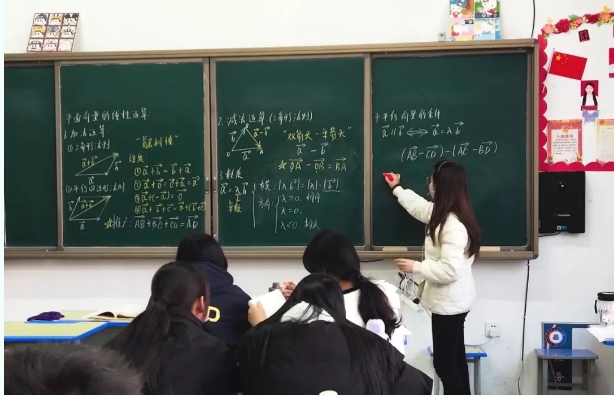 有溫度的點燈人 | 優(yōu)秀教師風(fēng)采展示（三）：彭博